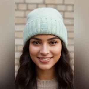 NEW Chaos Chunky Knit Beanie in Mint Green Cream